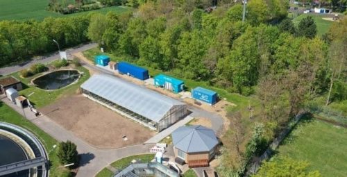 Skats no augšas uz Nutzwaser projekta ietvaros izbūvēto kompleksu Schweinfurtē